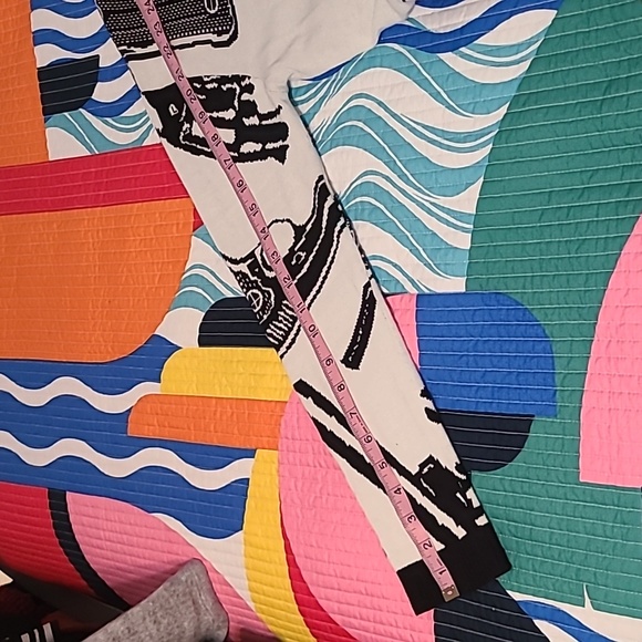 THE Bestsey Johnson Gun Sweater - Picture 7 of 8